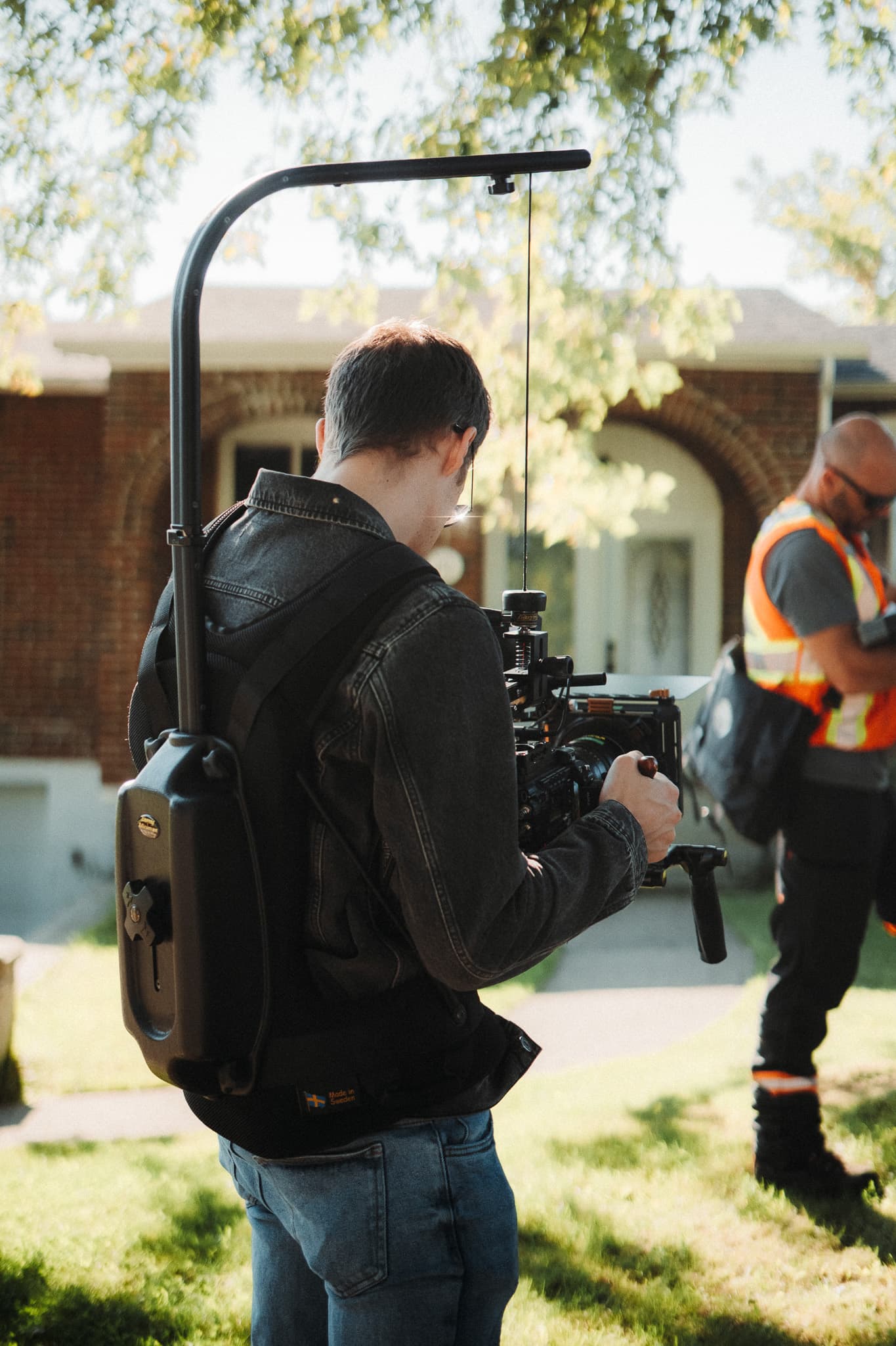 Équipe en tournage sur le terrain